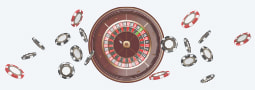 Ruleta de casino online rodeada de fichas
